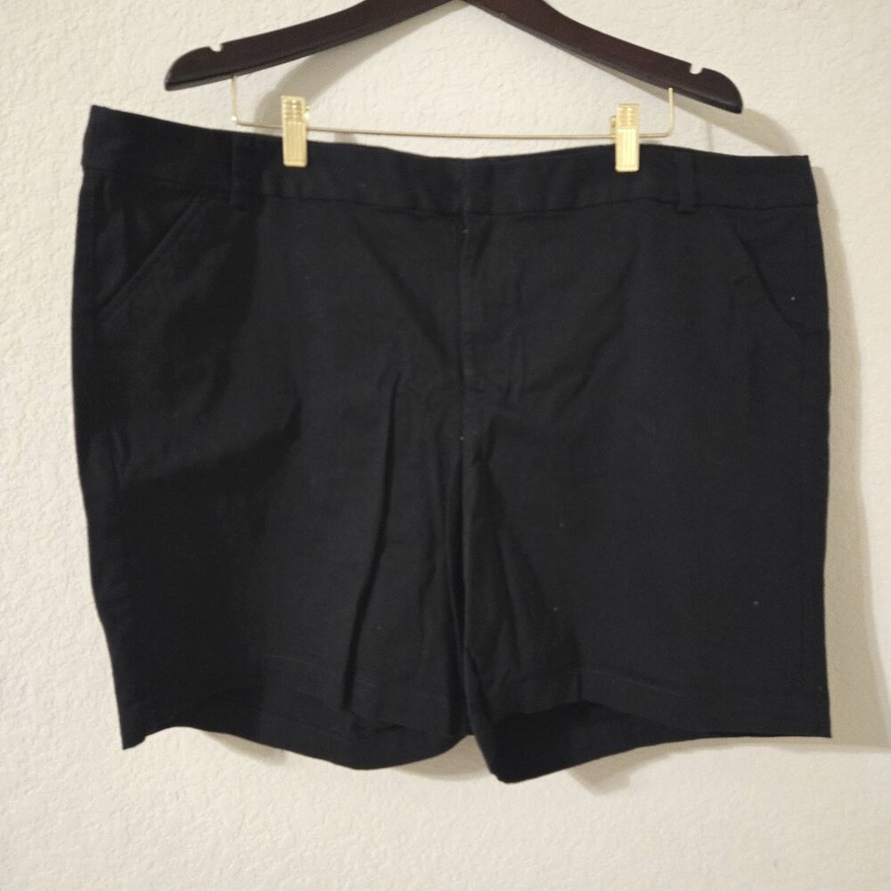 Boutique Midi Black Shorts